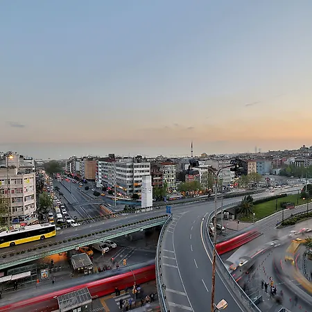 拉雷利转角酒店 3*