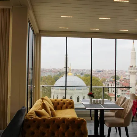 拉雷利转角酒店 3*