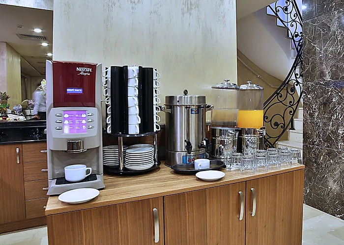 拉雷利转角酒店 3*