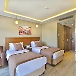 酒店 拉雷利转角酒店 3*