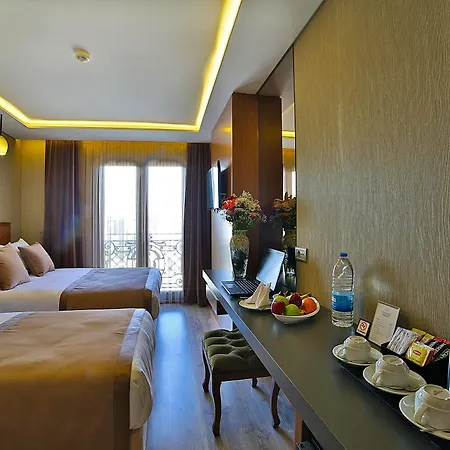 Corner Laleli Отель 3*